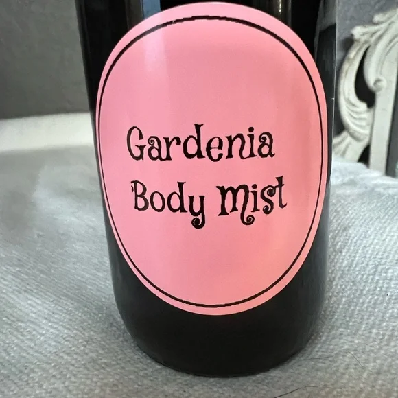 Gardenia Body Mist - Black Bottle - Picture 5 of 5